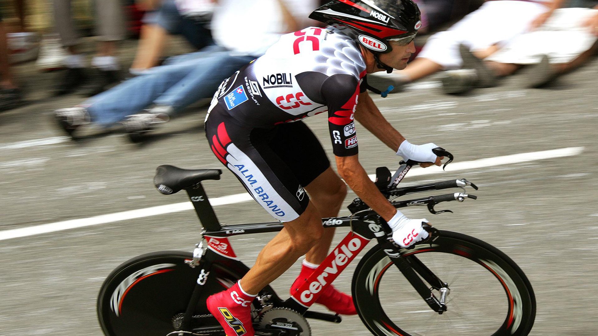 德甲豪门补强中场，目标锁定联赛冠军，德甲豪门降级